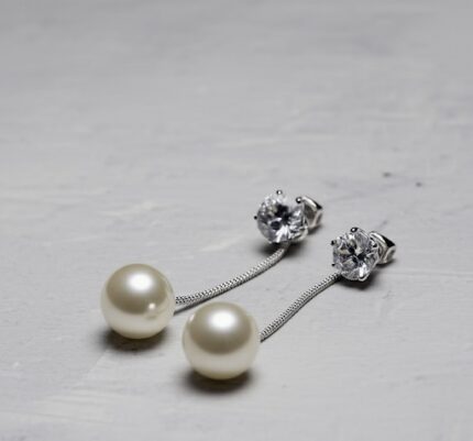 Bow Pearl Stud Earrings