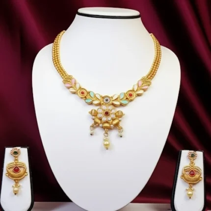 Kundan Choker Necklace Set with Pearls and Pastel Gems – Close-up View